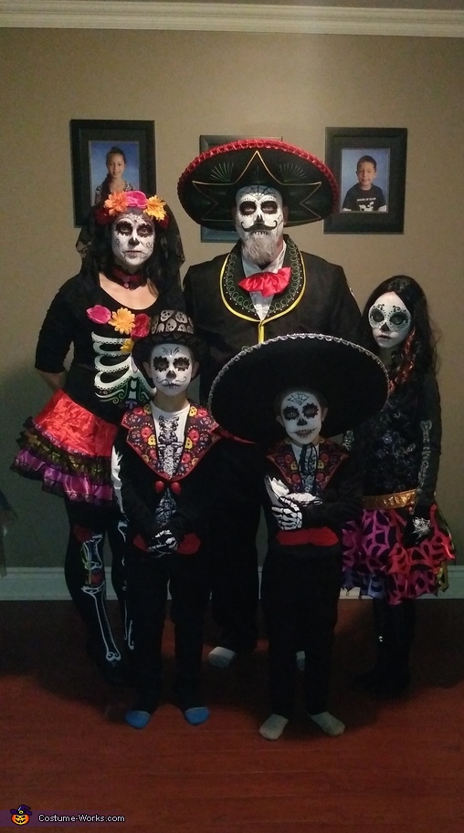 10 ideas de Disfraces para Halloween en Familia. 16 disfraz dia de muertos catrina mexicana familia halloween 1