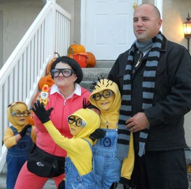 10 ideas de Disfraces para Halloween en Familia. 32 disfraz gru minions familia halloween 4