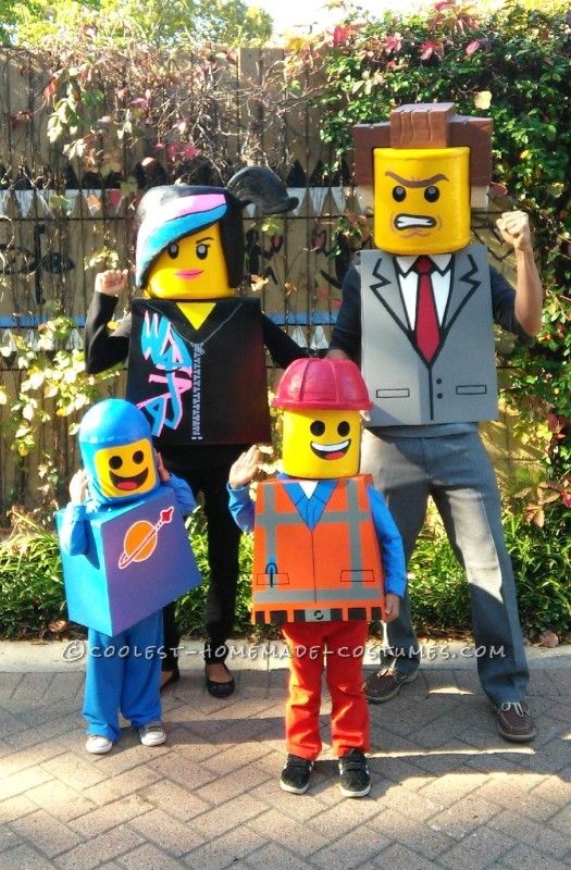 10 ideas de Disfraces para Halloween en Familia. 12 disfraz lego familia halloween 1