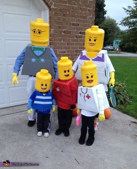 10 ideas de Disfraces para Halloween en Familia. 14 disfraz lego familia halloween 3