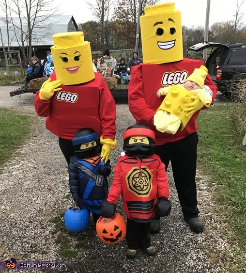 10 ideas de Disfraces para Halloween en Familia. 11 disfraz lego familia halloween