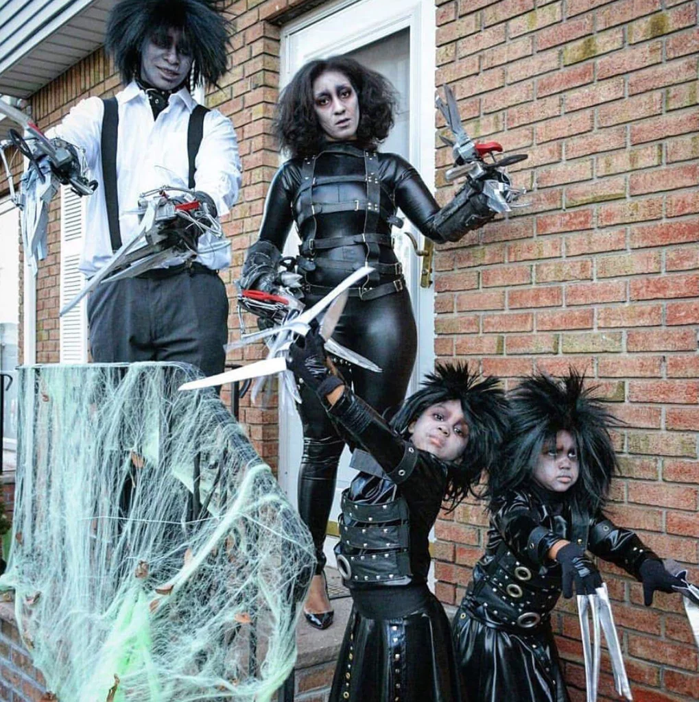 10 ideas de Disfraces para Halloween en Familia. 56 eduardo manos tijeras disfraz familia