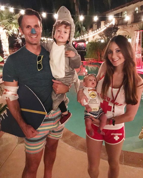 10 ideas de Disfraces para Halloween en Familia. 24 vigilantes de la playa tiburon disfraces familia numerosa 5
